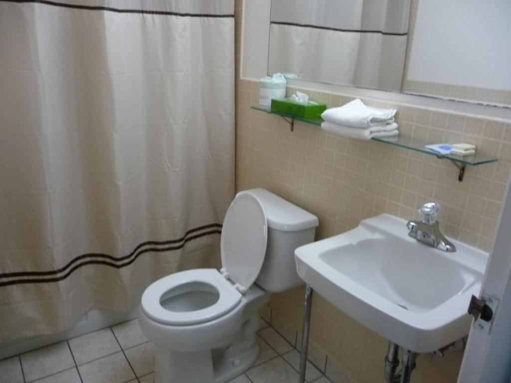 Budget Inn Batavia Room photo